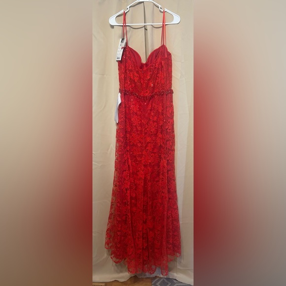 Mac Duggal EMBROIDERED ILLUSION BODICE SLEEVELESS TRUMPET GOWN - Picture 5 of 7